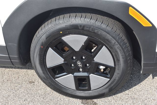 Used 2024 Hyundai Santa Fe SEL FWD image 11