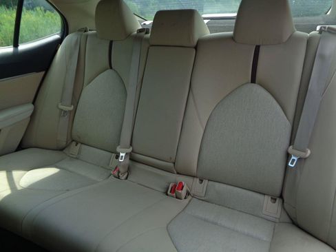 Used 2018 Toyota Camry LE FWD image 16