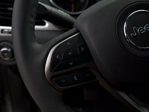 Used 2022 Jeep Cherokee Limited AWD/4WD image 20