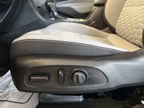 Used 2021 Chevrolet Equinox LT image 14