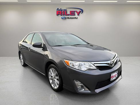 Used 2014 Toyota Camry XLE w/ Leather Package FWD image 7