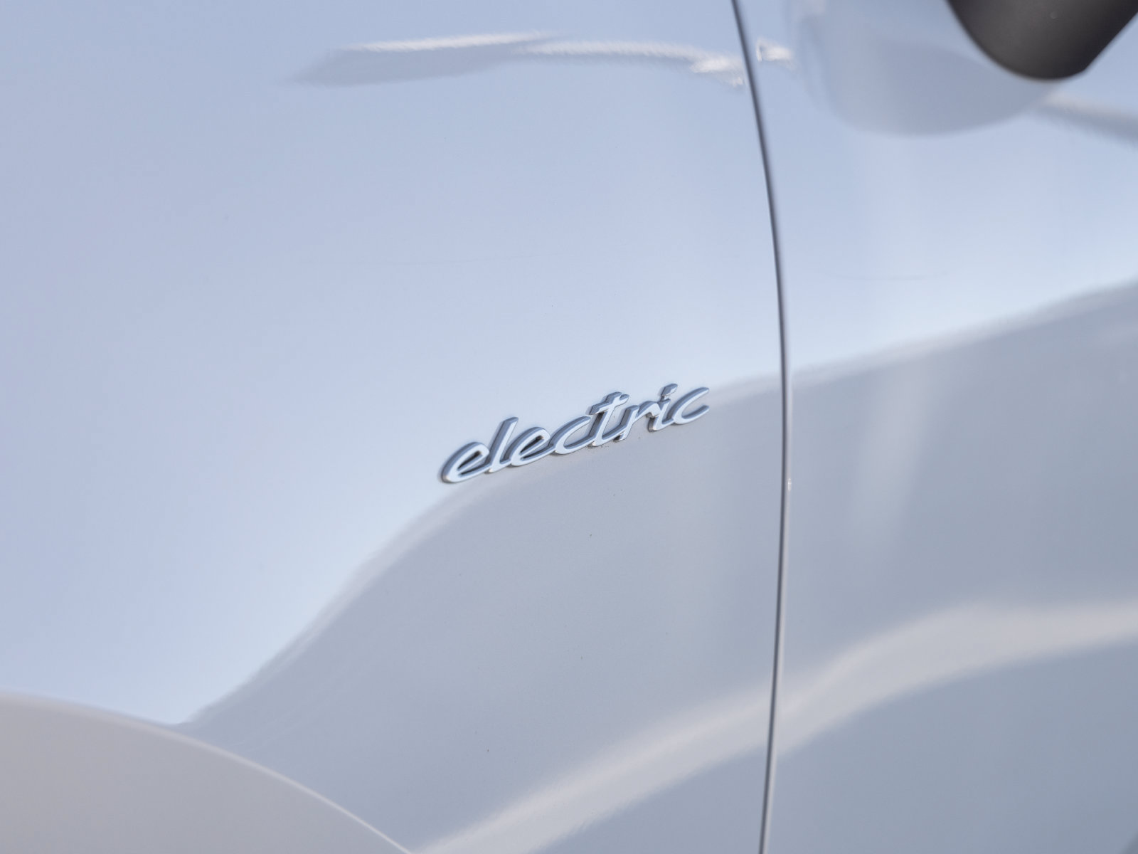Certified 2025 Porsche Macan Electric RWD image 18
