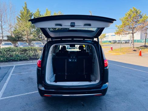 Used 2018 Chrysler Pacifica Touring Plus w/ Tire & Wheel Group image 20