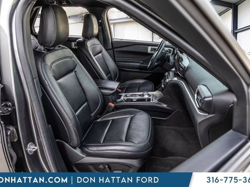 Used 2020 Ford Explorer XLT w/ Equipment Group 202A AWD/4WD image 20