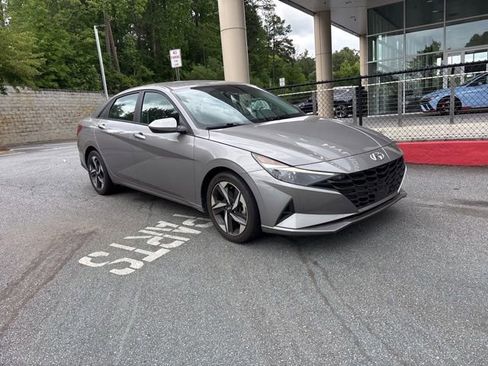 Used 2023 Hyundai Elantra SEL w/ Convenience Package FWD image 2