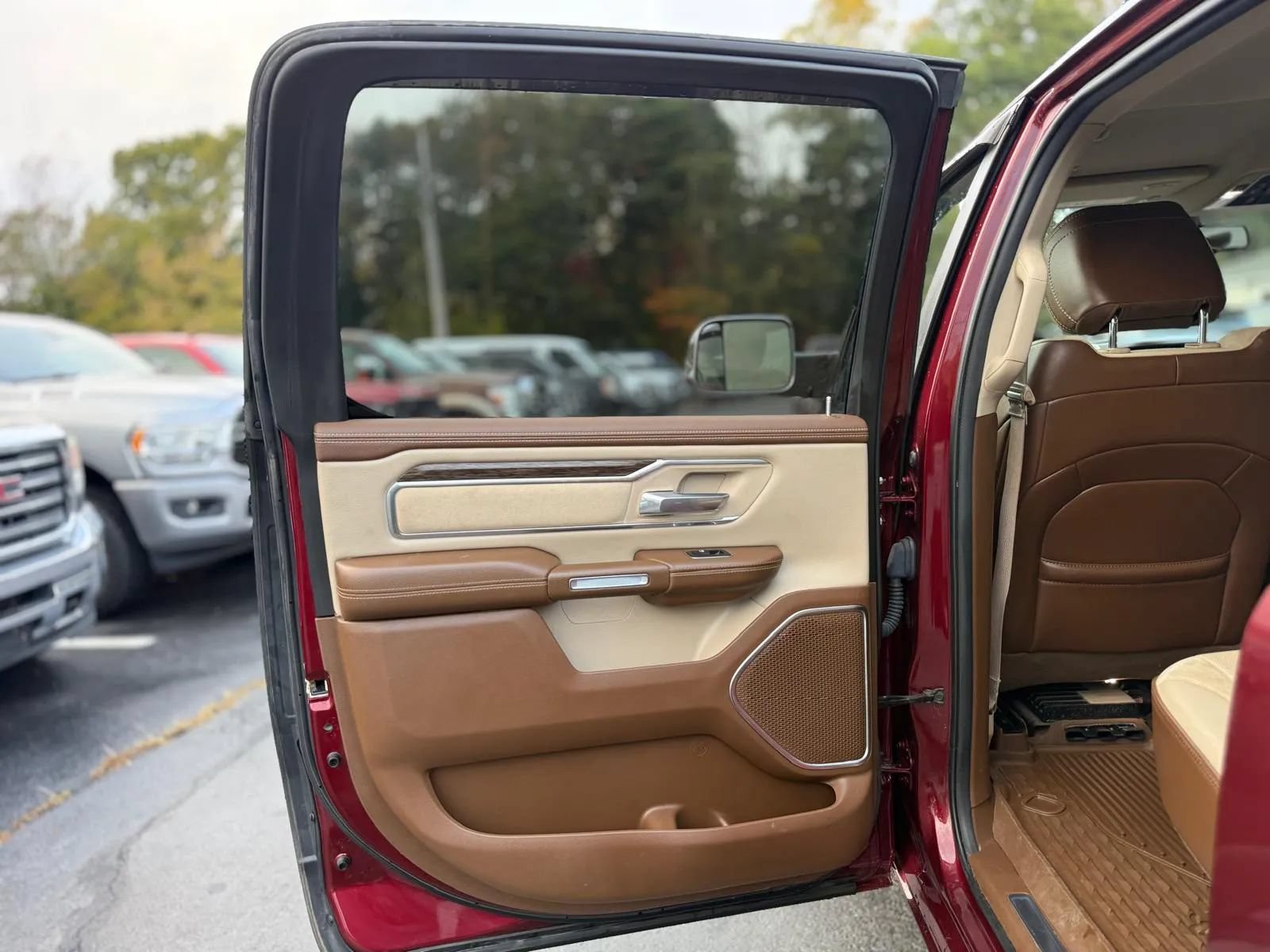 Used 2019 RAM 1500 Laramie AWD/4WD image 27
