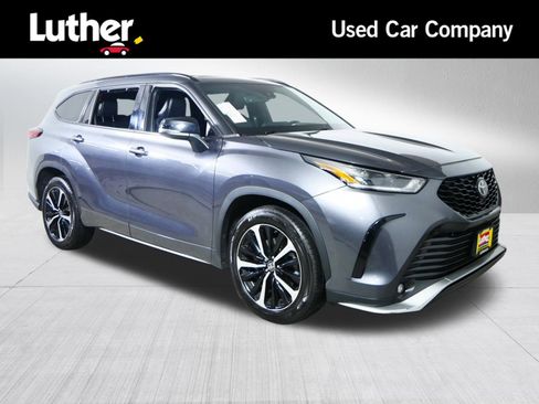 Used 2021 Toyota Highlander XSE image 1