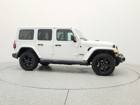 Used 2023 Jeep Wrangler Unlimited Sahara AWD/4WD image 4