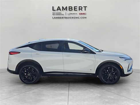 Used 2025 Buick Envista Sport Touring w/ Convenience I Package image 3