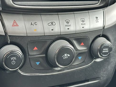 Used 2019 Dodge Journey SE w/ Premium Group image 11