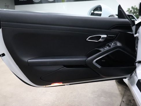 Used 2017 Porsche 911 Carrera image 9