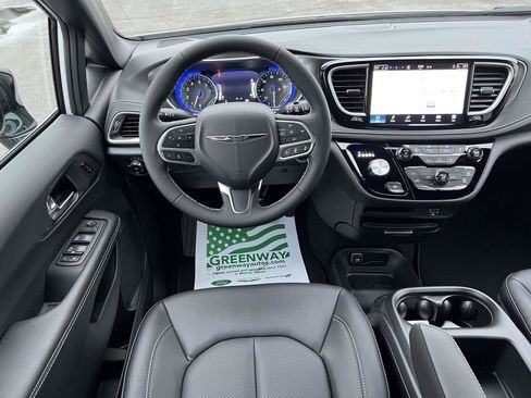 New 2026 Chrysler Pacifica Select image 18