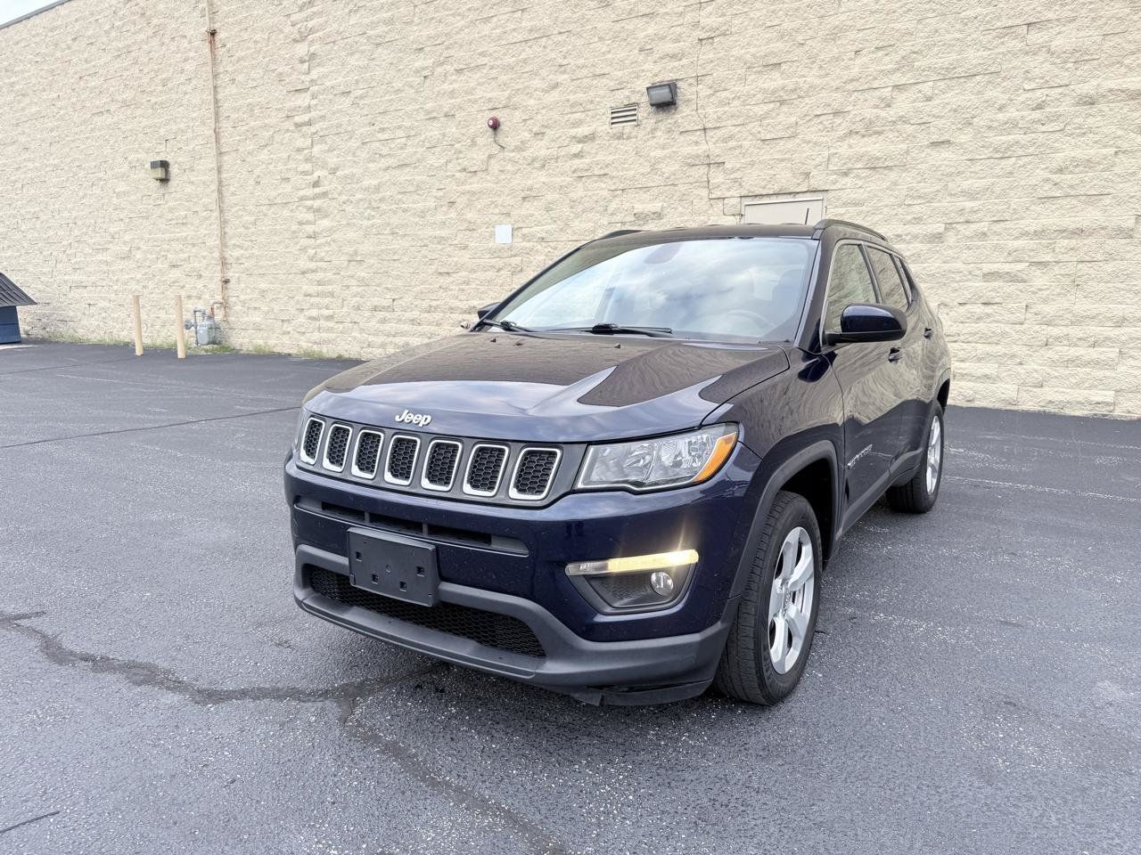 Used 2017 Jeep Compass Latitude w/ Popular Equipment Group AWD/4WD image 1