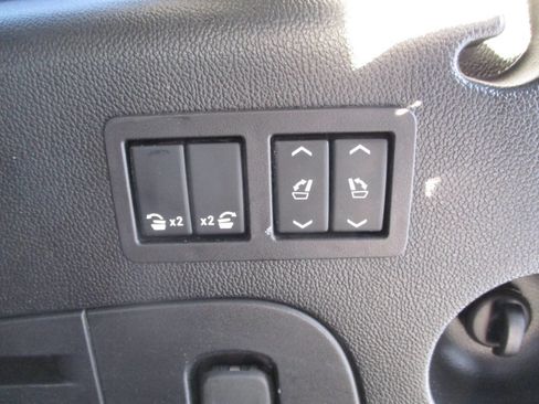 Used 2019 Chevrolet Suburban LT image 36