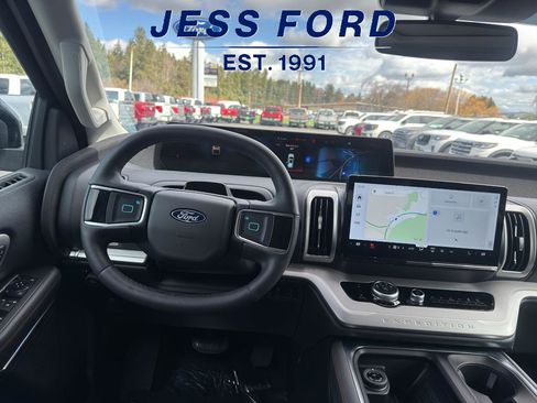 Used 2025 Ford Expedition Active image 10