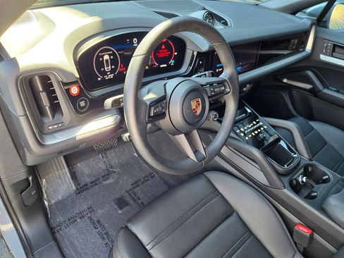 New 2026 Porsche Cayenne Coupe AWD/4WD image 5