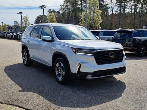 Used 2025 Honda Pilot EX-L image 4