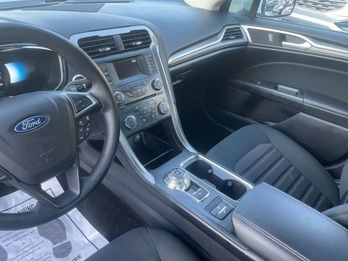 Used 2018 Ford Fusion SE FWD image 16