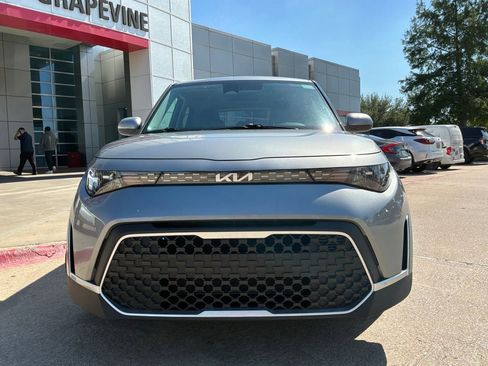 Used 2025 Kia Soul LX w/ LX Technology Package FWD image 3
