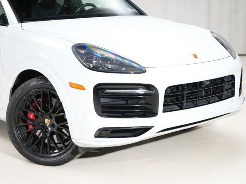 Used 2021 Porsche Cayenne GTS image 9