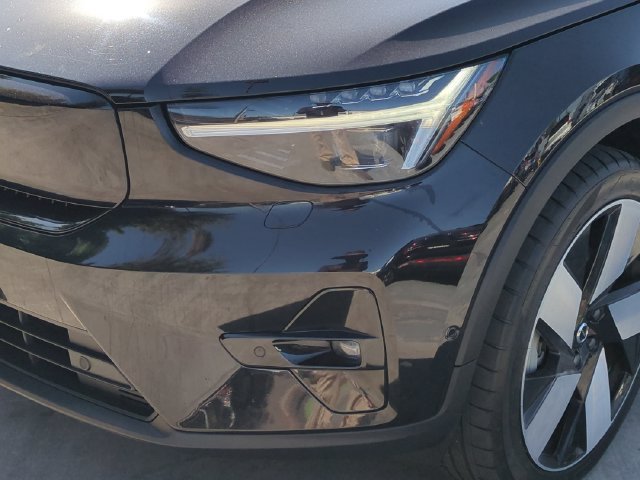 Certified 2023 Volvo C40 P8 Recharge Ultimate w/ Protection Package Premier AWD/4WD image 9