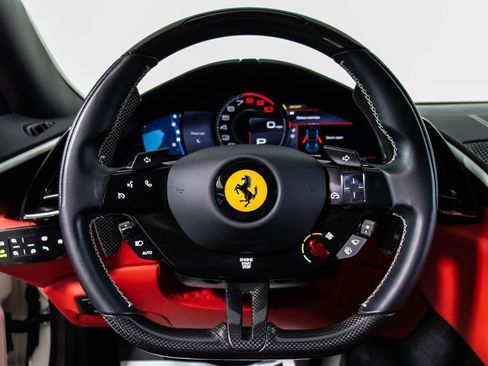 Certified 2022 Ferrari Roma image 4