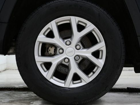 Used 2023 Jeep Grand Cherokee Limited w/ Trailer Tow Package image 10