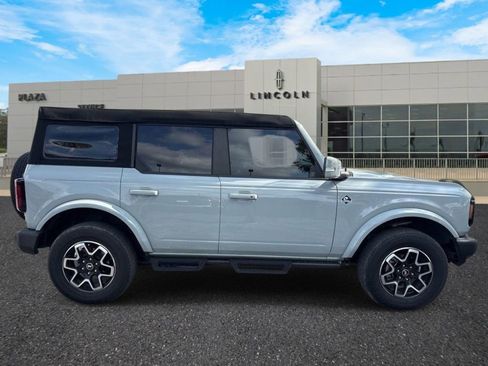 Used 2023 Ford Bronco 4-Door AWD/4WD image 2