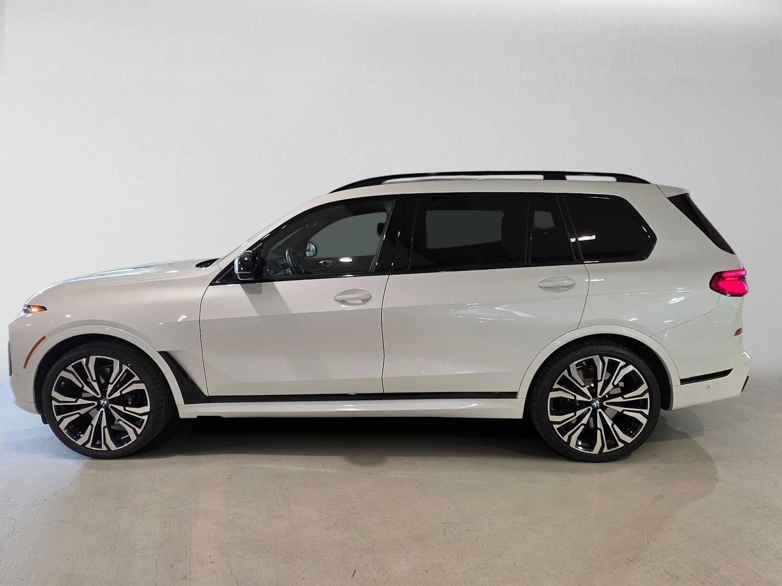 Used 2024 BMW X7 M60i w/ Executive Package AWD/4WD image 6