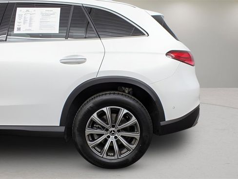 Used 2024 Mercedes-Benz GLC 300 4MATIC image 31