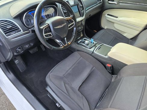 Used 2019 Chrysler 300 Touring w/ Sport Appearance Package image 12