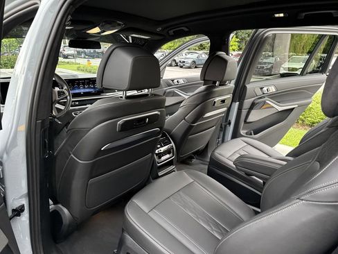 Used 2023 BMW X7 xDrive40i w/ M Sport Package AWD/4WD image 32