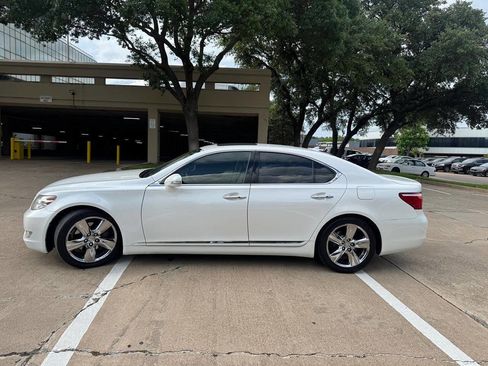 Used 2011 Lexus LS 460 w/ Comfort Pkg RWD image 3