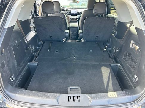 Used 2024 Ford Explorer XLT w/ Equipment Group 202A AWD/4WD image 22