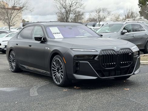 Used 2025 BMW i7 M70 AWD/4WD image 6