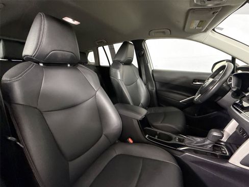 Certified 2025 Toyota Corolla Cross XLE FWD image 39