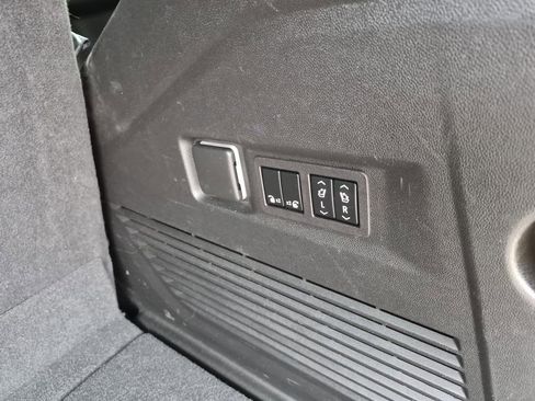 Used 2023 GMC Yukon Denali RWD image 12