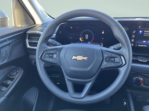 Used 2025 Chevrolet TrailBlazer LT w/ Driver Confidence Package image 26
