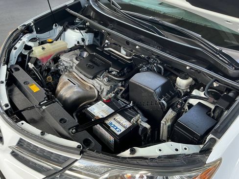 Used 2013 Toyota RAV4 LE FWD image 18