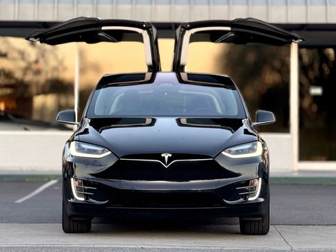 Used 2016 Tesla Model X 75D image 3