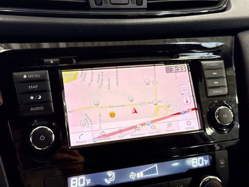 Used 2018 Nissan Rogue SV w/ Premium Package image 14