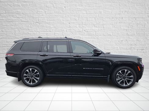 Used 2023 Jeep Grand Cherokee L Overland w/ Advanced Protech Group III image 7