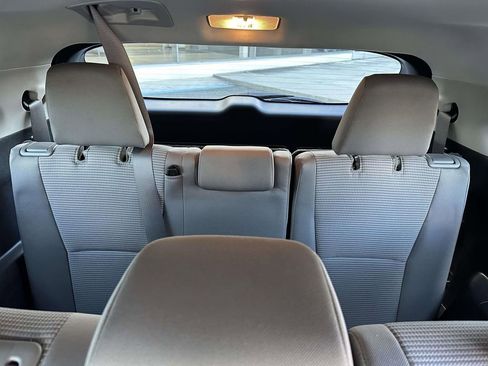 Used 2022 Toyota Highlander LE image 12