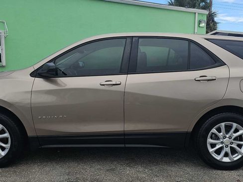 Used 2018 Chevrolet Equinox LS FWD image 2