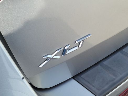 Used 2020 Ford Explorer XLT RWD image 6