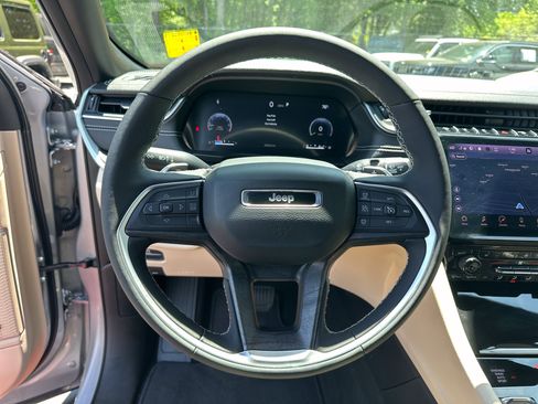 Used 2025 Jeep Grand Cherokee L Limited w/ Luxury Tech Group II AWD/4WD image 27