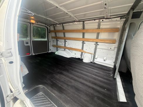 Used 2014 Ford E-250 and Econoline 250 w/ Power Group RWD image 9