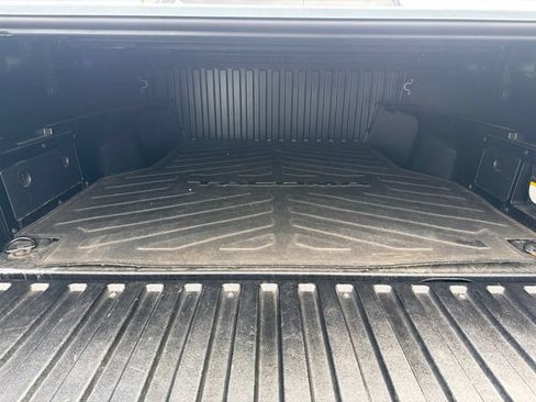 Used 2017 Toyota Tacoma TRD Sport AWD/4WD image 11