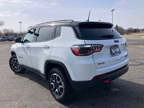 Used 2025 Jeep Compass Trailhawk AWD/4WD image 27