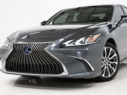 Used 2020 Lexus ES 300h w/ Premium Package image 2